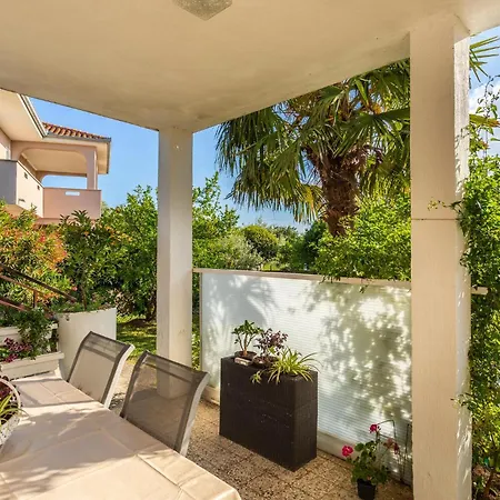 Beautiful In With Kitchen Apartment *