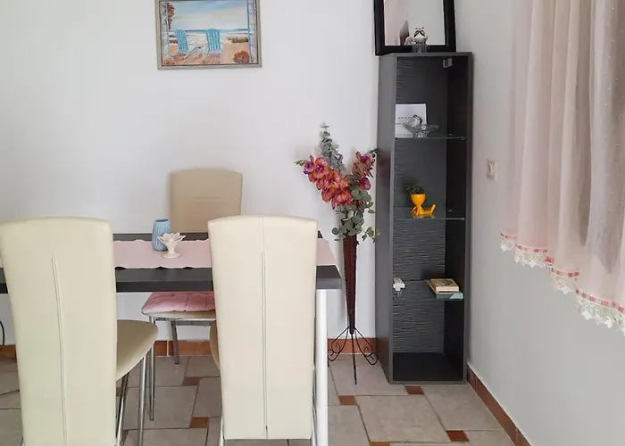 Apartment 1 Bedroom In